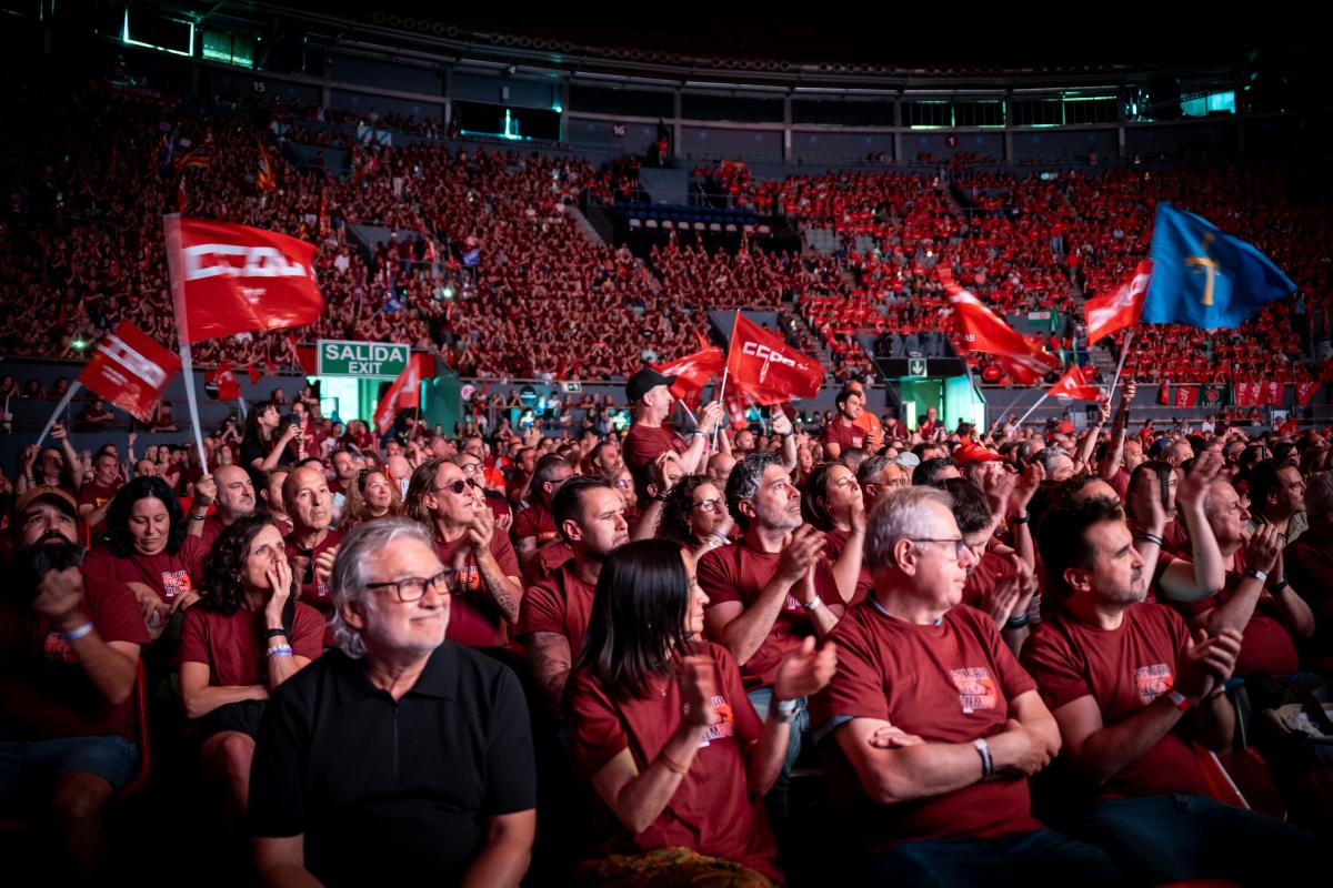 Asistentes y delegados aplaudiendo
